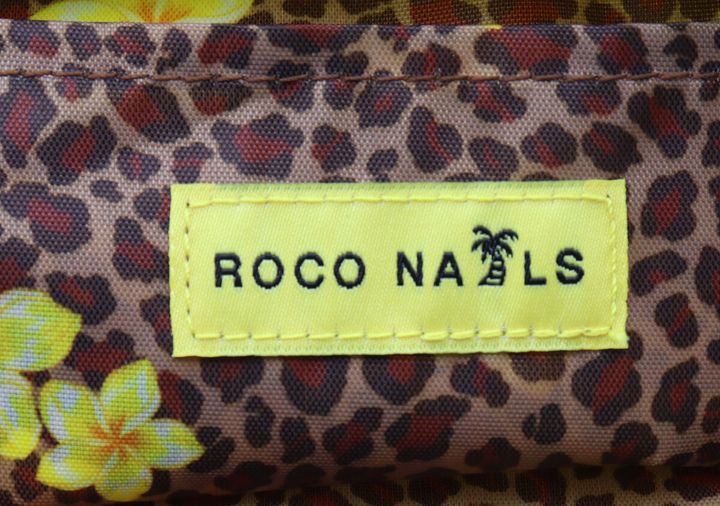 ポーチ内側のROCO NAILSロゴ入り織りタグとヒョウ柄裏地