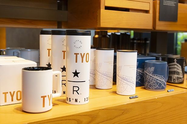 左から2番目が、スターバックス リザーブ ステンレスタンブラーTYO473ml(5900円)