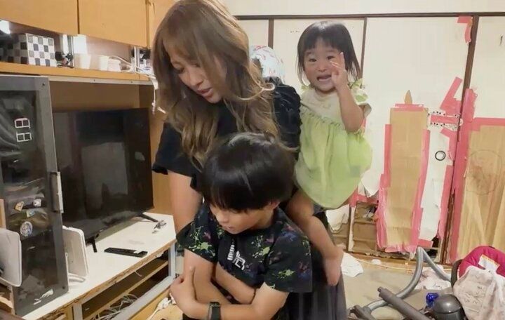 【写真・画像】“1男8女の大家族”37歳シンママ美女の美貌に絶賛の声「ギャルじゃん！」「20代かと思った」 1枚目