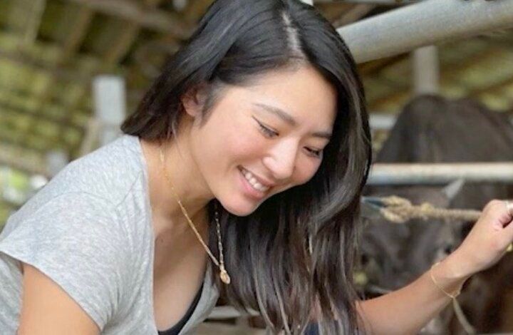 【写真・画像】初代バチェロレッテ・福田萌子、食育のために牛を飼育「自分が食べる肉なので…」名前は「もえこ2号」 1枚目