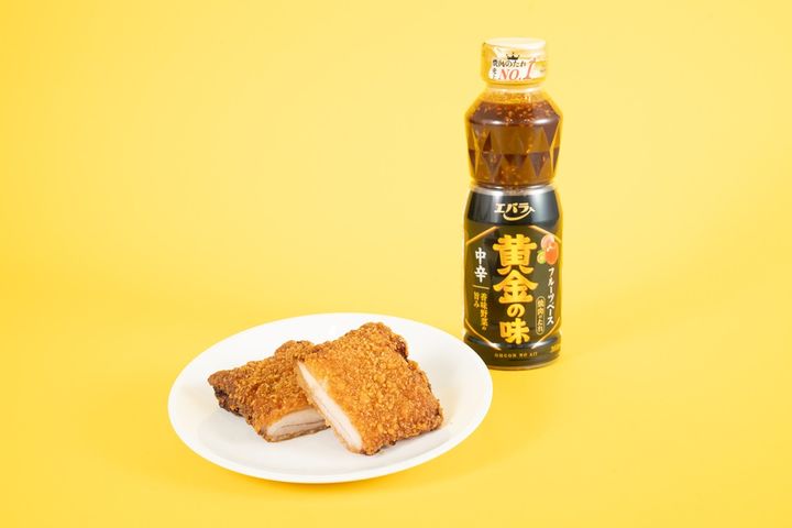 「エバラ監修 ファミチキ（焼肉のたれ味）」（税込 258円） ※消費税は8％計算 発売日：9月1日（火） width=