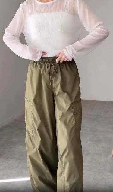 ユーティリティボリュームパンツを着たコーデ