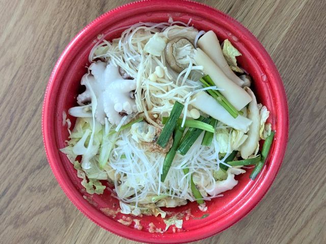 生のイイダコとあさりの５種野菜のチゲ鍋