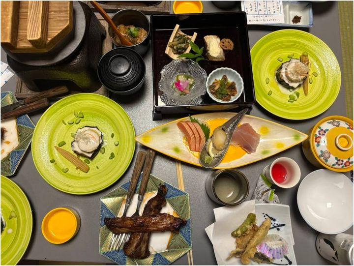 贅沢豪華な料理をお部屋でゆっくり堪能！