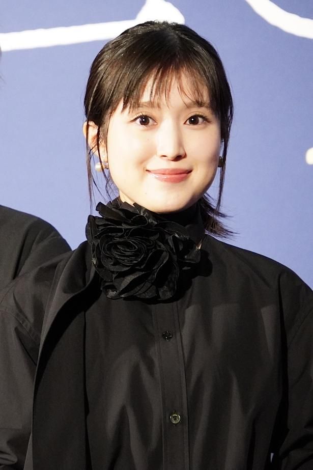 どこか不思議な空気をまとった同級生・花森雪希を演じた福本莉子