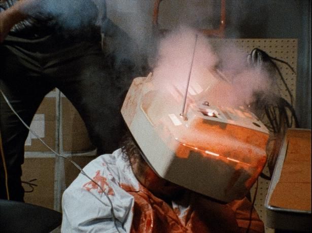 暴力に塗れたルーカスの日常を映しだしていく [c] 1986 MALJACK PRODUCTIONS