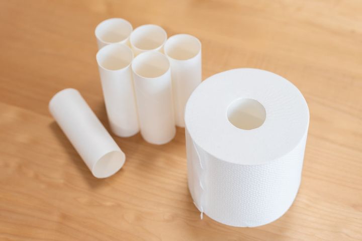 サッシの掃除の際にトイレットペーパーの芯を活用する方法とは？