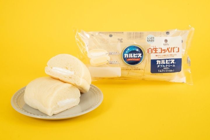 白生コッペパン（カルピスダブルクリーム）の断面