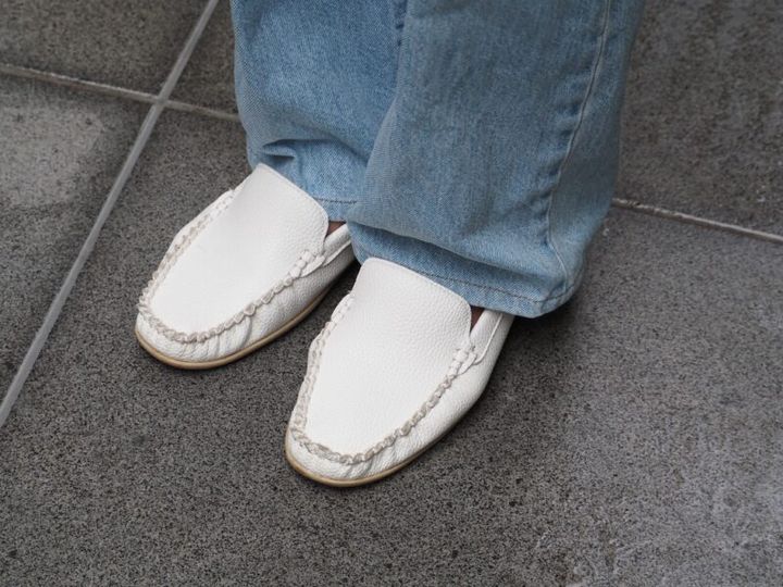 レザーのフラットシューズ