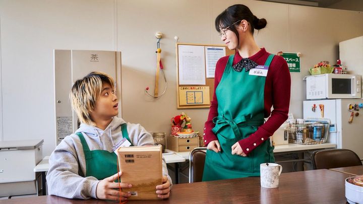 夜ドラ「税金で買った本」第6回より ©️NHK