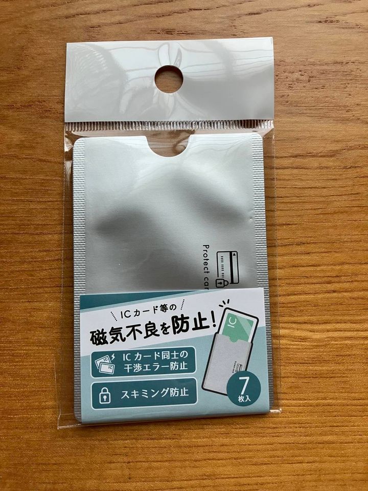 セリア：磁気不良防止カードケース