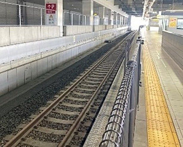 【写真】施工前のJR名古屋駅1番線。線路上に床を設置し、客席として利用する