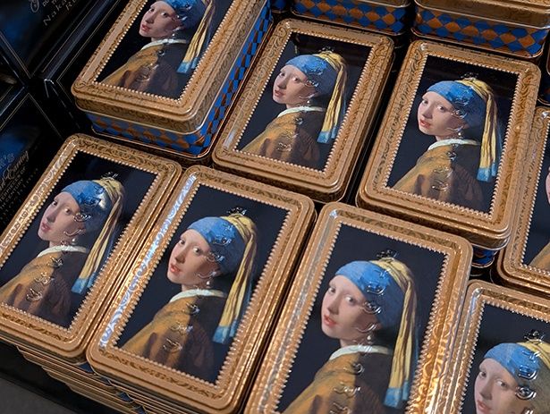 「タイヨウのカンカン mini 真珠の耳飾りの少女缶」(1620円)