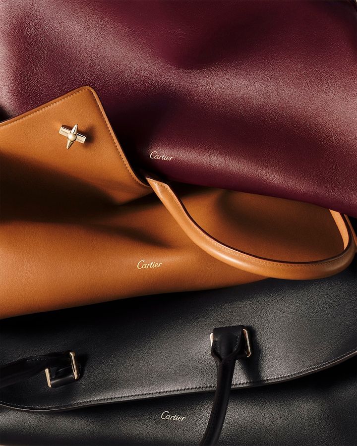 2026/08/PULE1423_LEATHERGOOD_STATIC_STILL_LIFE_TOTE_GM_BLACK_MM_BURGUNDY_PM_CARAMEL_PRESS_24x30.jpg