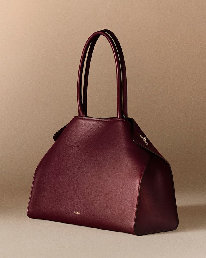 2026/08/PULE1425_LEATHERGOOD_STATIC_STILL_LIFE_TOTE_GM_BURGUNDY_PRESS_24x30.jpg