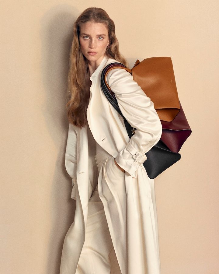 2026/08/PULE1417_LEATHERGOOD_STATIC_WORN_TOTE_GM_BLACK_MM_BURGUNDY_PM_CARAMEL_PRESS_24x30.jpg