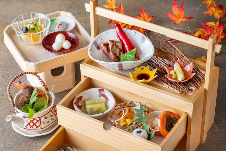 「お月見会席」のうさぎ饅頭とお月見白玉団子