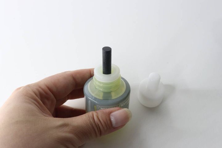 マモルーム取替えボトルの蓋を開け芯が見える状態