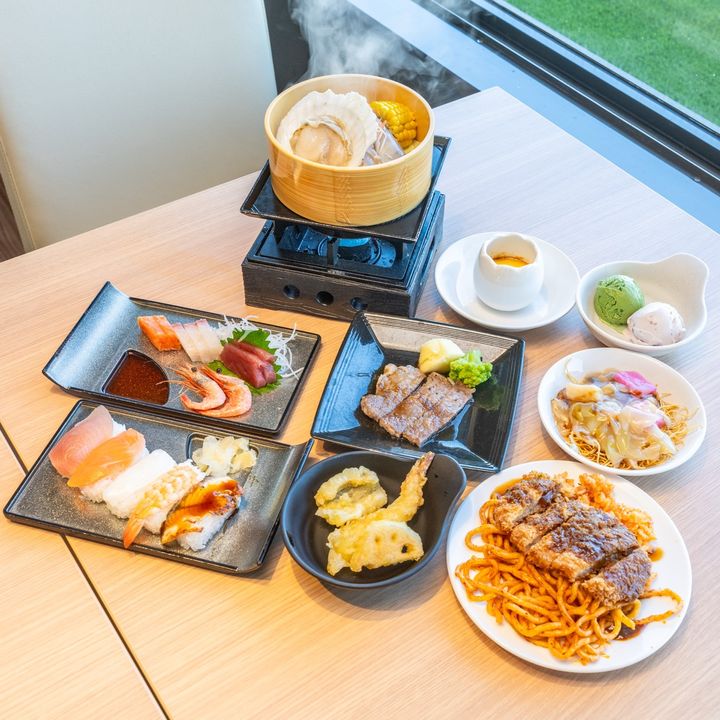 夕食バイキングの料理の数々