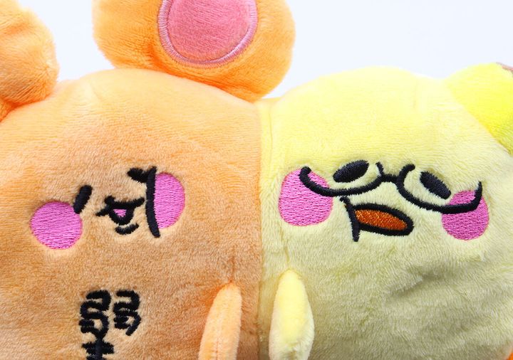 なぴめと弱き心のぬいぐるみチャームの顔部分をアップで写す