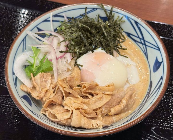 濃厚すぎる新作冷うどん「こく旨ごまだれ豚玉うどん」