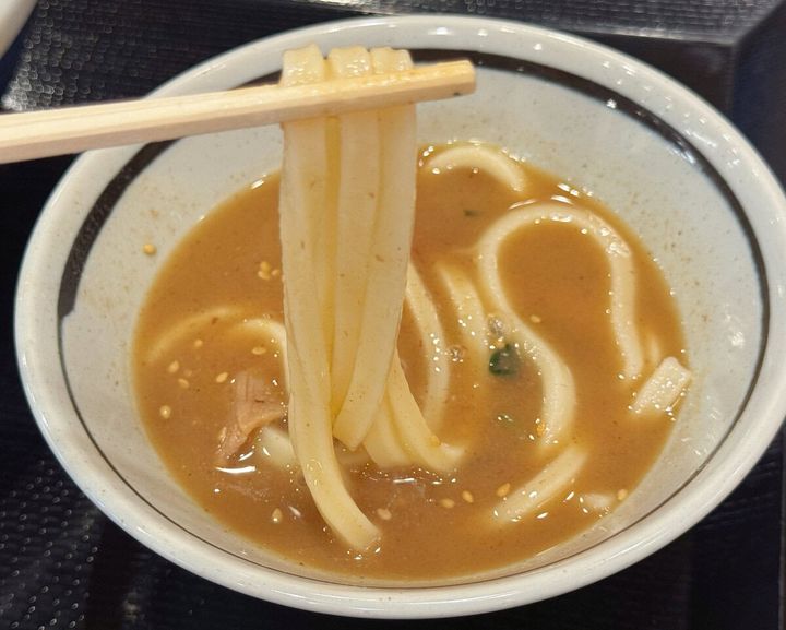 まるで本格的な魚介系ラーメンを食べているかのようなパンチの効いた味わい