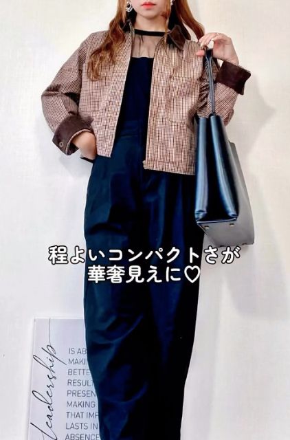 ジップアップショートジャケットを着たコーデ