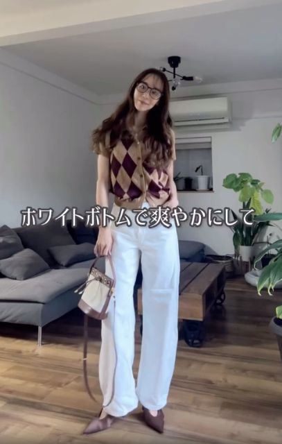 メリノブレンドポロカーディガンを着たコーデ