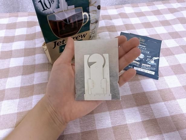バッグは手のひらに収まる程度