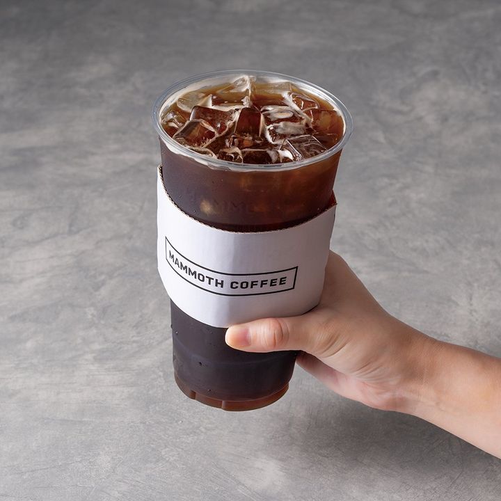 マンモスコーヒー「アメリカーノ S＋/M＋/L＋」の氷入りアイスコーヒー