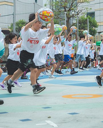 【東京都新宿区】歌舞伎町で2会場連動バスケイベントを開催！NY着想の「公園バスケ文化」発信