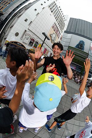 【東京都新宿区】歌舞伎町で2会場連動バスケイベントを開催！NY着想の「公園バスケ文化」発信