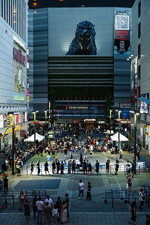 【東京都新宿区】歌舞伎町で2会場連動バスケイベントを開催！NY着想の「公園バスケ文化」発信