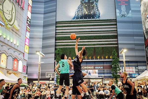 【東京都新宿区】歌舞伎町で2会場連動バスケイベントを開催！NY着想の「公園バスケ文化」発信