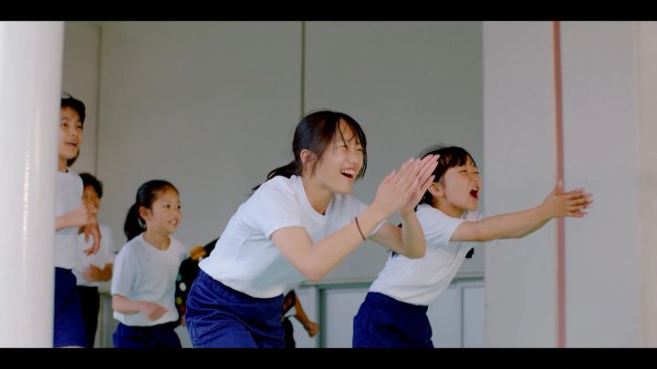 仲間と一緒に表現を楽しむ子どもたち