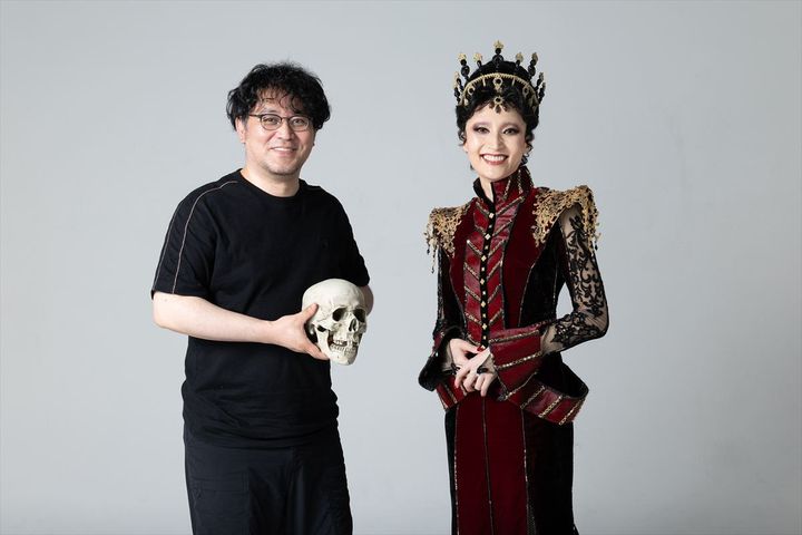 （左から）末満健一、望海風斗 クランクイン！ 写真：岩村美佳 width=