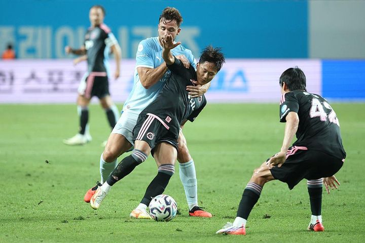 画像: イ・スンウが試合後に激突の真相を語る