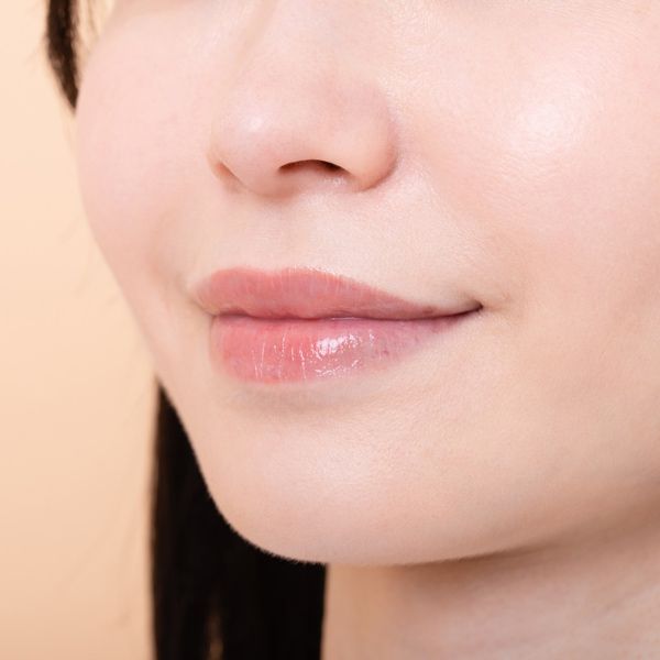 大人の「品の良さ」を左右するリップメイク