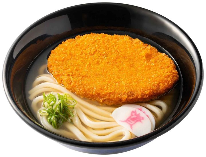 コロッケうどんの断面と出汁スープ