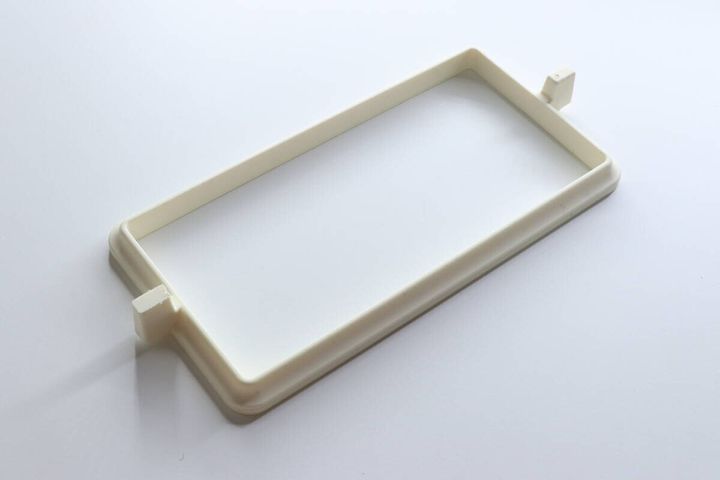 白い角型のシリコンクッキングリング本体