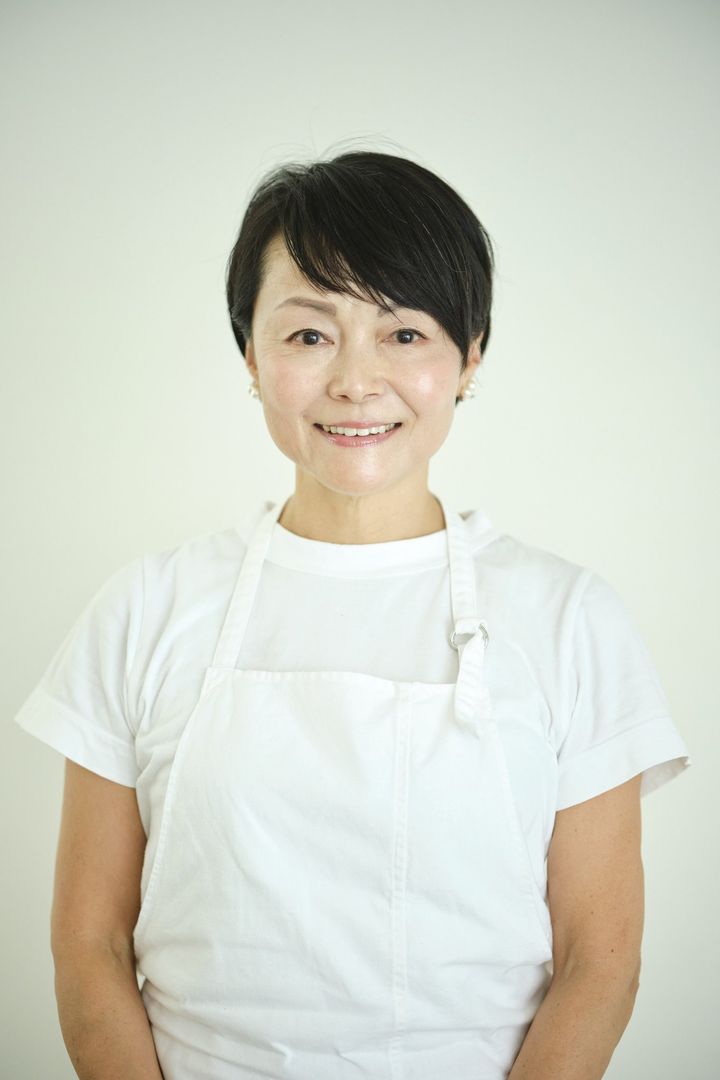 チーズレシピを実演する藤井恵さん