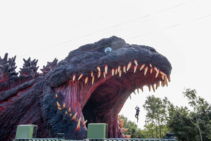 ゴジラ迎撃作戦のゴジラ頭部アトラクション外観