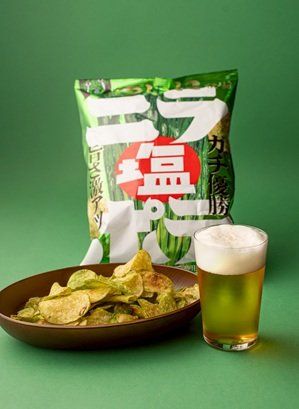 ニラ塩ポテトチップスとビール