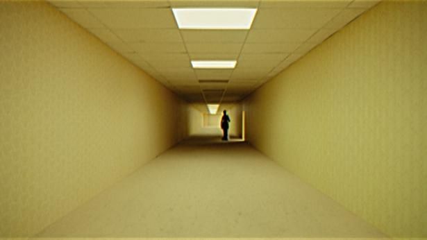 世界48か国で初登場1位を記録し、若き才能が称えられた『バックルームズ』 [c] 2026 Backrooms Rights LLC, PC Films, LLC. All Rights Reserved.
