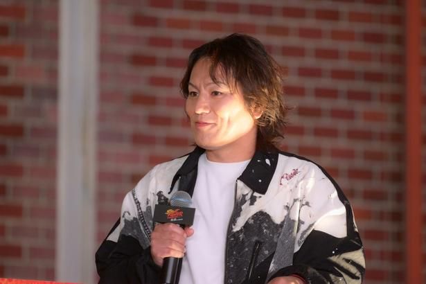 日本版吹替声優を務める狩野英孝 [c]2026 Capcom and Legendary. All Rights Reserved.