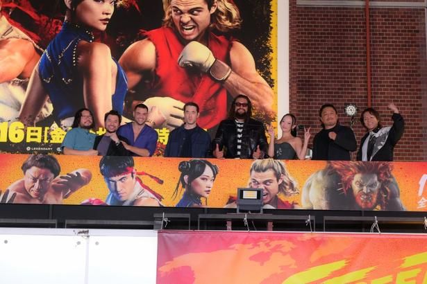 【写真を見る】ノア・センティネオ、アンドリュー・小路、カリーナ・リャン、 ジェイソン・モモアら豪華メンバーが日本に集結！ [c]2026 Capcom and Legendary. All Rights Reserved.