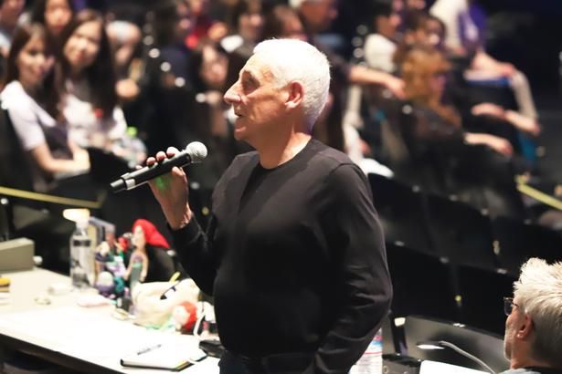 最終通し舞台稽古の最後、演出家のグレン・カサールさんは「15年間、世界各国で本作品を手掛けてきましたが、日本の作品以上のものはできていないと思っています」とコメント