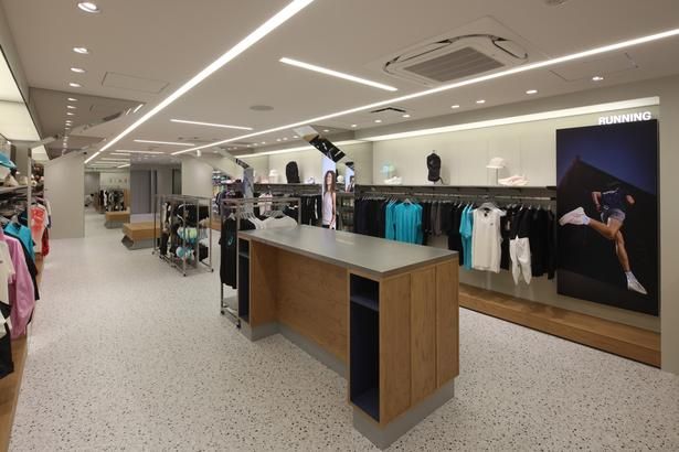 「ASICS FLAGHIP SHINJUKU」3階の様子 アシックス社提供