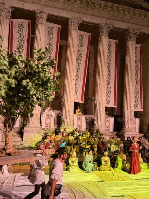 イタリア・ウンブリア州｜中世の装いでパレード！ 春の祭典「カレンディマッジョ（Calendimaggio）」とは？【夢見るパリ】
