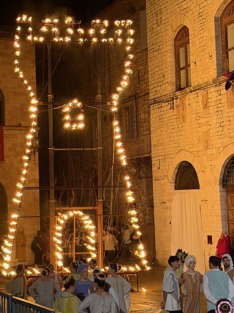 イタリア・ウンブリア州｜中世の装いでパレード！ 春の祭典「カレンディマッジョ（Calendimaggio）」とは？【夢見るパリ】